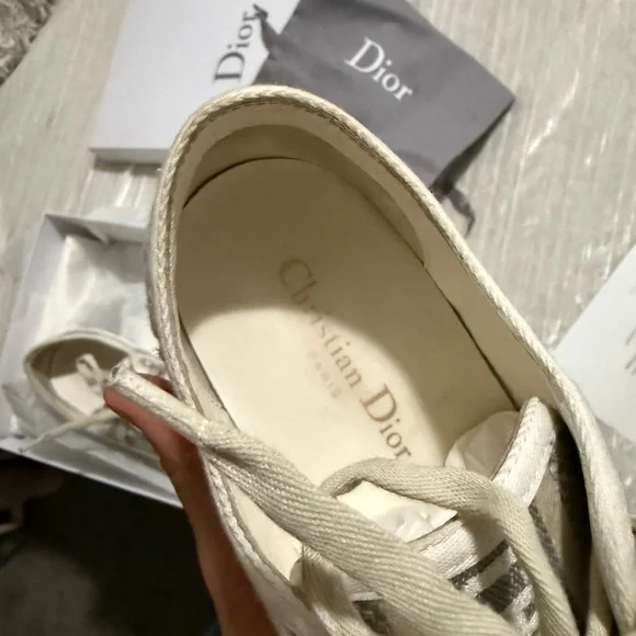 Beautiful Dior Walk n Dior Sneakers - Picture 3 of 9